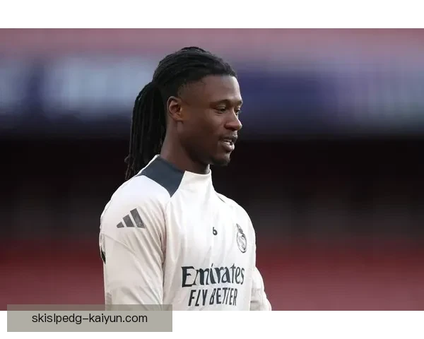 卡马文加在近期比赛中的影响力持续提升，引发广泛关注与热议